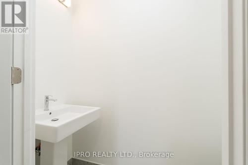 209 - 42 Mill Street, Halton Hills, ON - Indoor Photo Showing Bathroom