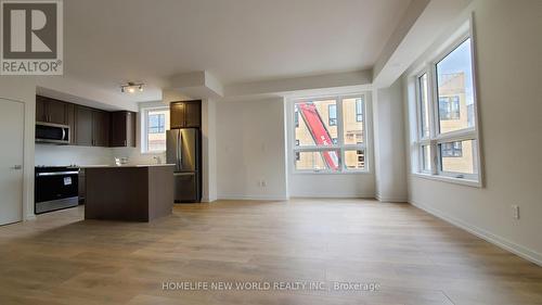 3 - 15 Lytham Green Circle, Newmarket, ON - Indoor Photo Showing Kitchen