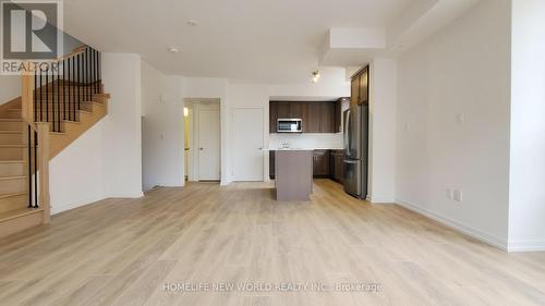 3 - 15 Lytham Green Circle, Newmarket, ON - Indoor Photo Showing Kitchen