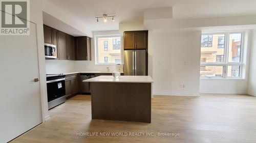 3 - 15 Lytham Green Circle, Newmarket, ON - Indoor Photo Showing Kitchen