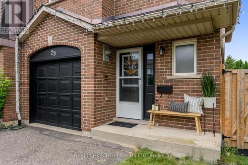 29 Perthshire Court, Hamilton, ON - Outdoor