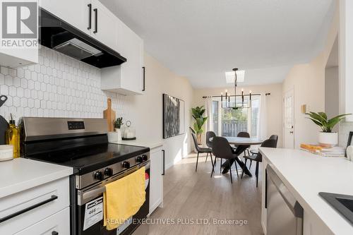 29 Perthshire Court, Hamilton, ON - Indoor Photo Showing Kitchen