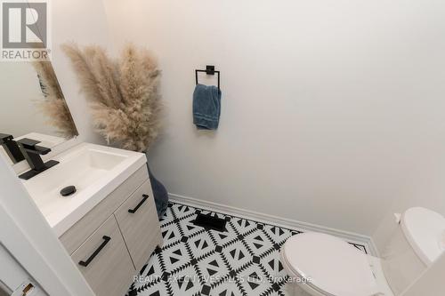 29 Perthshire Court, Hamilton, ON - Indoor Photo Showing Bathroom