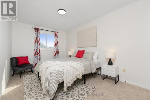 29 Perthshire Court, Hamilton, ON - Indoor Photo Showing Bedroom