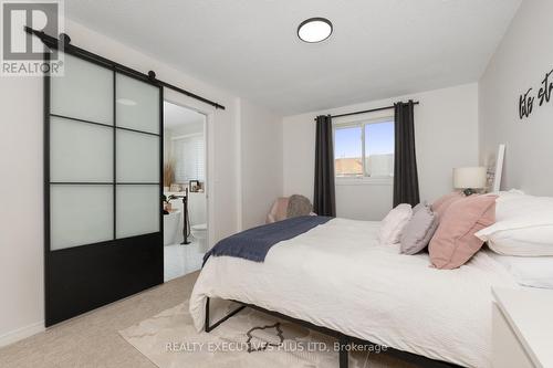 29 Perthshire Court, Hamilton, ON - Indoor Photo Showing Bedroom