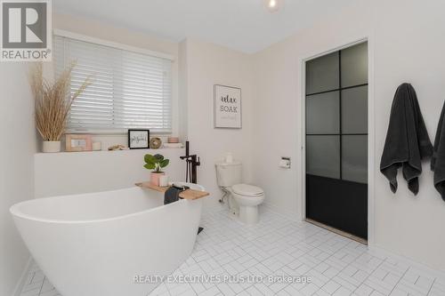 29 Perthshire Court, Hamilton, ON - Indoor Photo Showing Bathroom