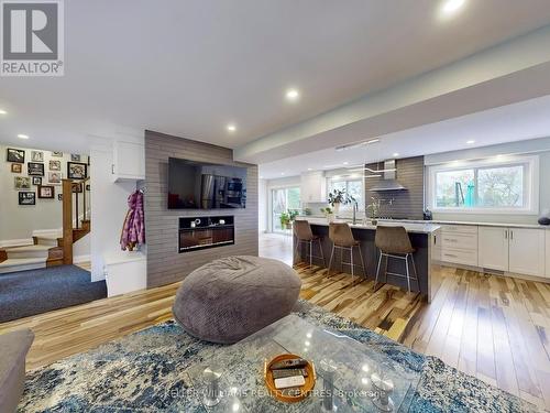 24 North Street, Uxbridge, ON - Indoor Photo Showing Living Room