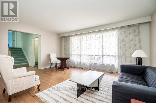 22 St Andres Court, Markham, ON - Indoor Photo Showing Living Room