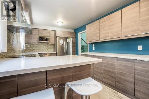 22 St Andres Court, Markham, ON - Indoor Photo Showing Kitchen With Upgraded Kitchen