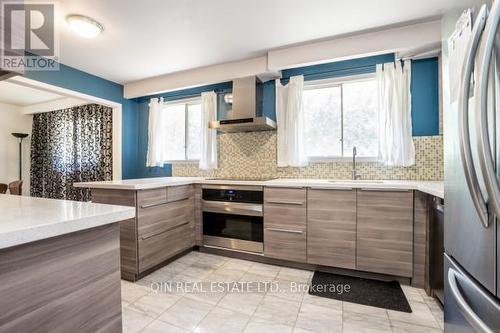 22 St Andres Court, Markham, ON - Indoor Photo Showing Kitchen With Upgraded Kitchen