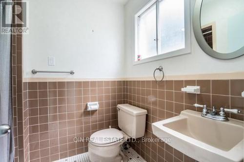 22 St Andres Court, Markham, ON - Indoor Photo Showing Bathroom