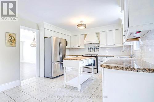 10 Rebecca Court, Barrie, ON - Indoor Photo Showing Kitchen