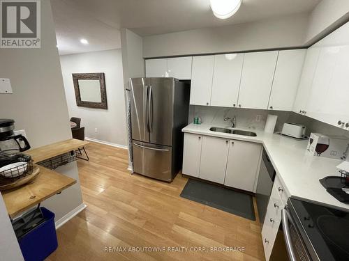 613 - 1512 Pilgrims Way, Oakville, ON - Indoor Photo Showing Kitchen With Double Sink