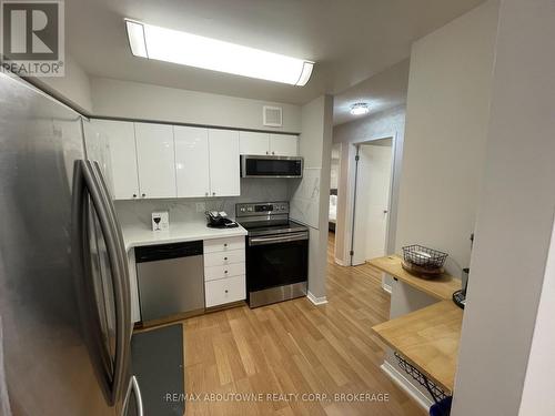 613 - 1512 Pilgrims Way, Oakville, ON - Indoor Photo Showing Kitchen