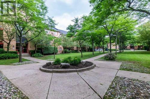 613 - 1512 Pilgrims Way, Oakville, ON - Outdoor