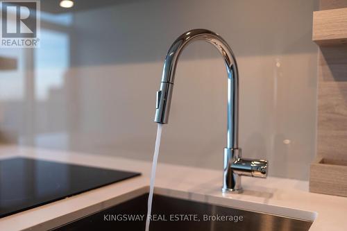 2206 - 28 Ann Street, Mississauga, ON - Indoor Photo Showing Kitchen