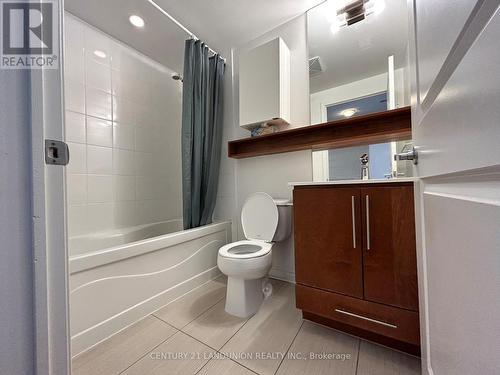 301 - 2885 Bayview Avenue, Toronto, ON - Indoor Photo Showing Bathroom