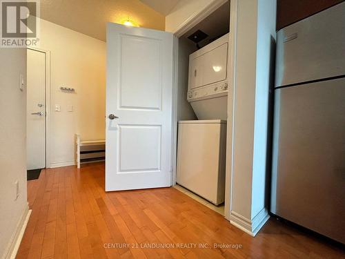 301 - 2885 Bayview Avenue, Toronto, ON - Indoor Photo Showing Laundry Room