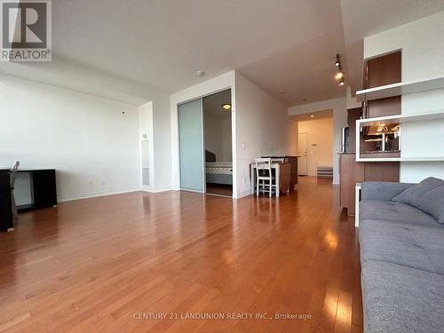 301 - 2885 Bayview Avenue, Toronto, ON - Indoor Photo Showing Living Room