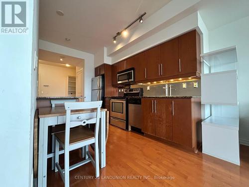 301 - 2885 Bayview Avenue, Toronto, ON - Indoor Photo Showing Kitchen