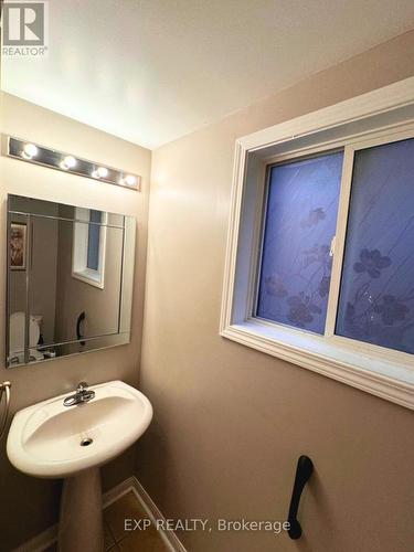 #Upper - 718 Irving Terrace, Milton, ON - Indoor Photo Showing Bathroom