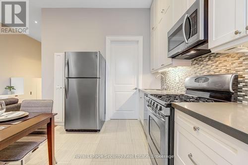 B - 184 Bartlett Avenue, Toronto, ON - Indoor Photo Showing Kitchen With Upgraded Kitchen