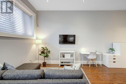 B - 184 Bartlett Avenue, Toronto, ON - Indoor Photo Showing Living Room