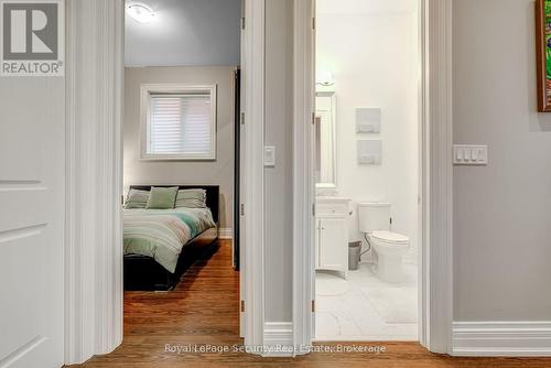 B - 184 Bartlett Avenue, Toronto, ON - Indoor Photo Showing Bathroom