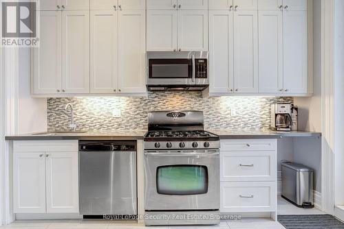 B - 184 Bartlett Avenue, Toronto, ON - Indoor Photo Showing Kitchen