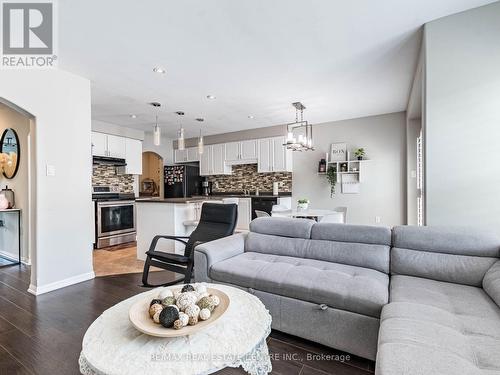 673 Holly Avenue, Milton, ON - Indoor Photo Showing Living Room