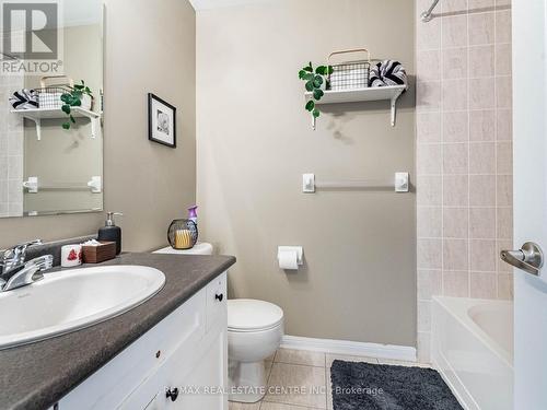 673 Holly Avenue, Milton, ON - Indoor Photo Showing Bathroom