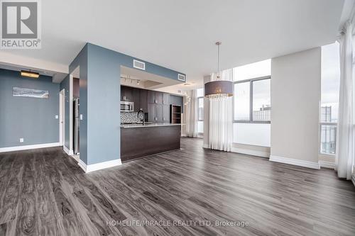 Ph2 - 225 Webb Drive, Mississauga, ON - Indoor Photo Showing Kitchen