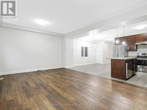 156 Hollybrook Trail, Kitchener, ON - Indoor Photo Showing Kitchen