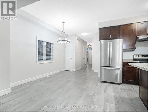 156 Hollybrook Trail, Kitchener, ON - Indoor Photo Showing Kitchen