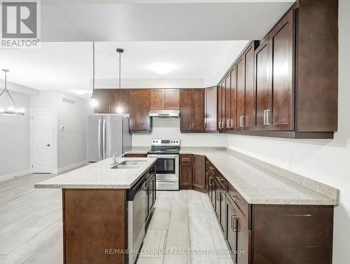 156 Hollybrook Trail, Kitchener, ON - Indoor Photo Showing Kitchen With Double Sink With Upgraded Kitchen