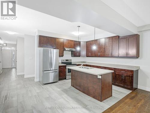 156 Hollybrook Trail, Kitchener, ON - Indoor Photo Showing Kitchen