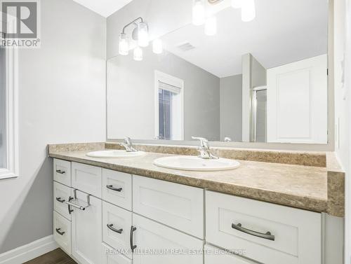 156 Hollybrook Trail, Kitchener, ON - Indoor Photo Showing Bathroom