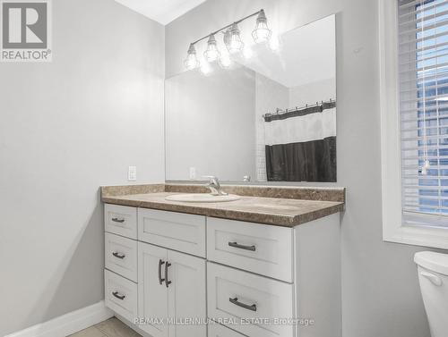 156 Hollybrook Trail, Kitchener, ON - Indoor Photo Showing Bathroom