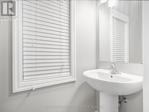 156 Hollybrook Trail, Kitchener, ON - Indoor Photo Showing Bathroom