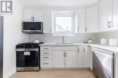 46 Upper Walker Avenue, Hamilton, ON - Indoor Photo Showing Kitchen