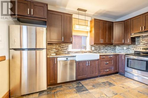 26 Ontario Avenue, Hamilton, ON - Indoor Photo Showing Kitchen With Stainless Steel Kitchen With Upgraded Kitchen