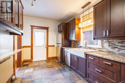 26 Ontario Avenue, Hamilton, ON - Indoor Photo Showing Kitchen