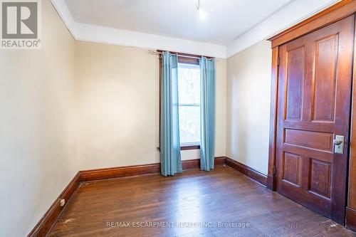 26 Ontario Avenue, Hamilton, ON - Indoor Photo Showing Other Room