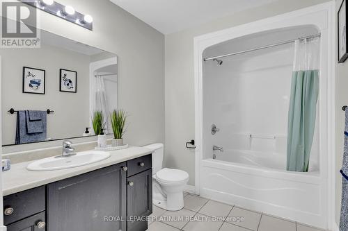 140 Windflower Drive, Kitchener, ON - Indoor Photo Showing Bathroom