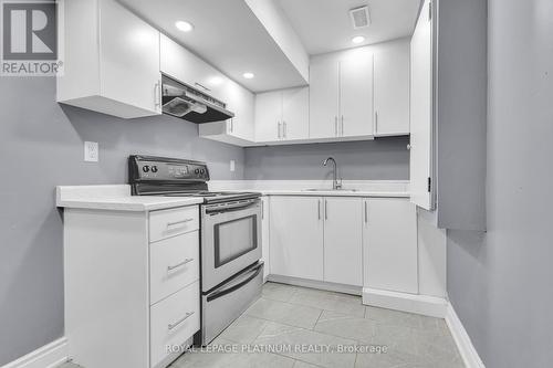 140 Windflower Drive, Kitchener, ON - Indoor Photo Showing Kitchen