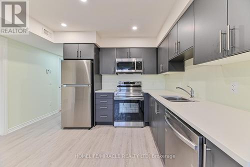 289 Chapel Hill Drive, Kitchener, ON - Indoor Photo Showing Kitchen With Double Sink With Upgraded Kitchen