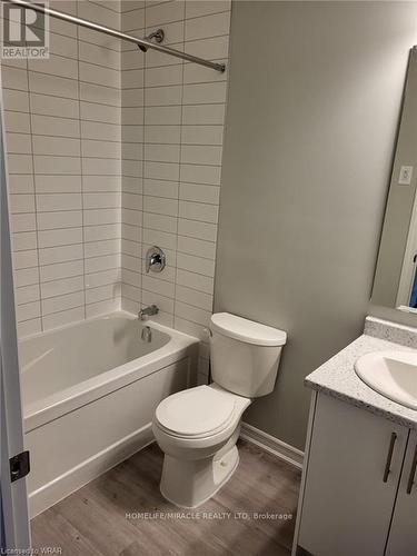 289 Chapel Hill Drive, Kitchener, ON - Indoor Photo Showing Bathroom