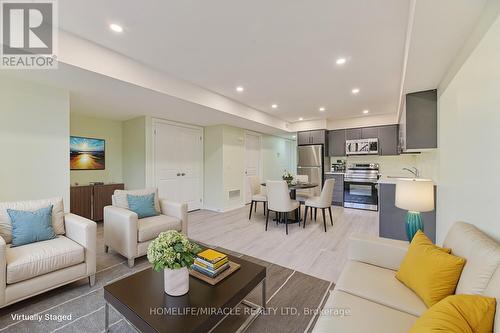 289 Chapel Hill Drive, Kitchener, ON - Indoor Photo Showing Living Room