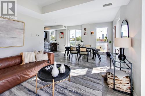 423 - 25 Cole Street, Toronto, ON - Indoor Photo Showing Living Room