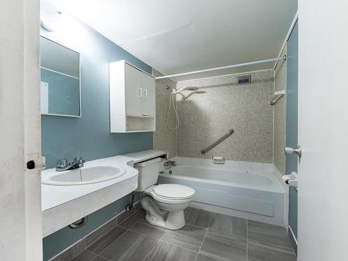 Salle de bains - 405-231 Rue Riverside, Saint-Lambert, QC - Indoor Photo Showing Bathroom